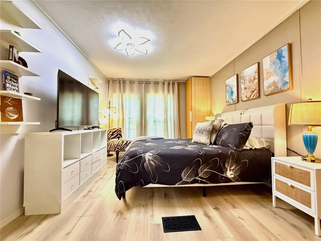 208 ASHLEY STREET photo 17