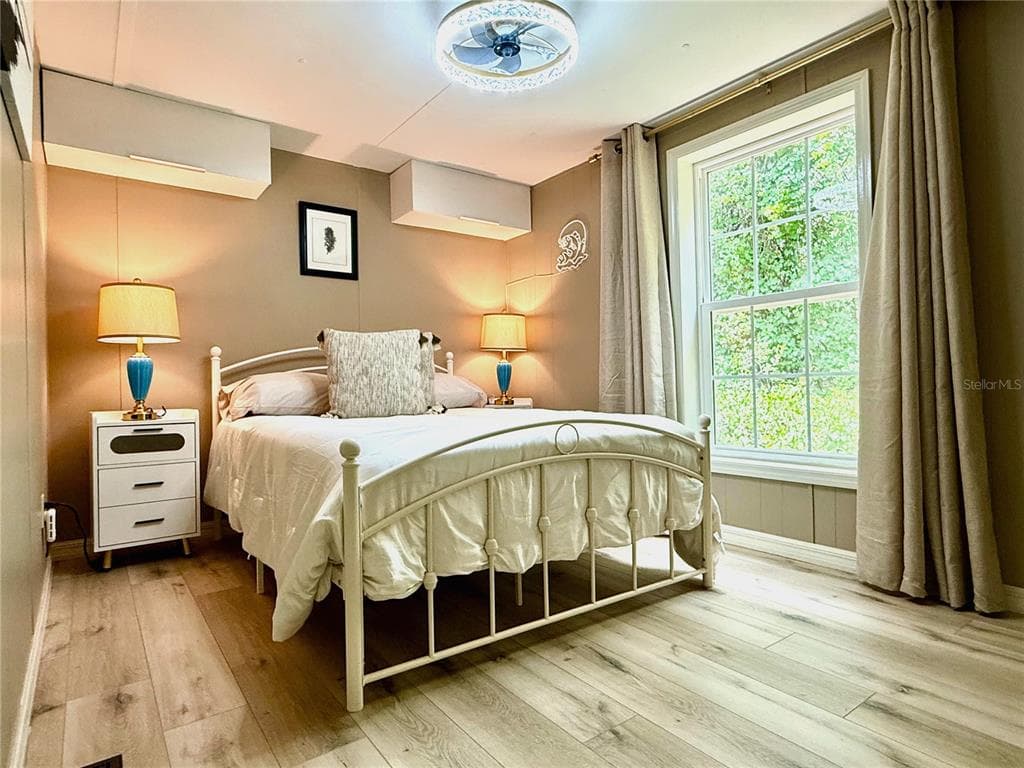 208 ASHLEY STREET photo 16