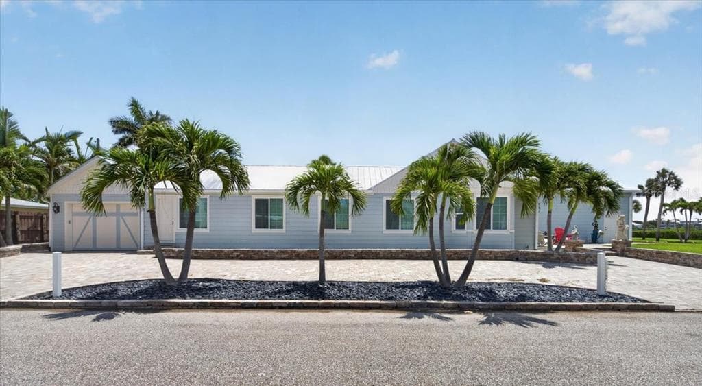 216 SUNRISE DRIVE photo 3