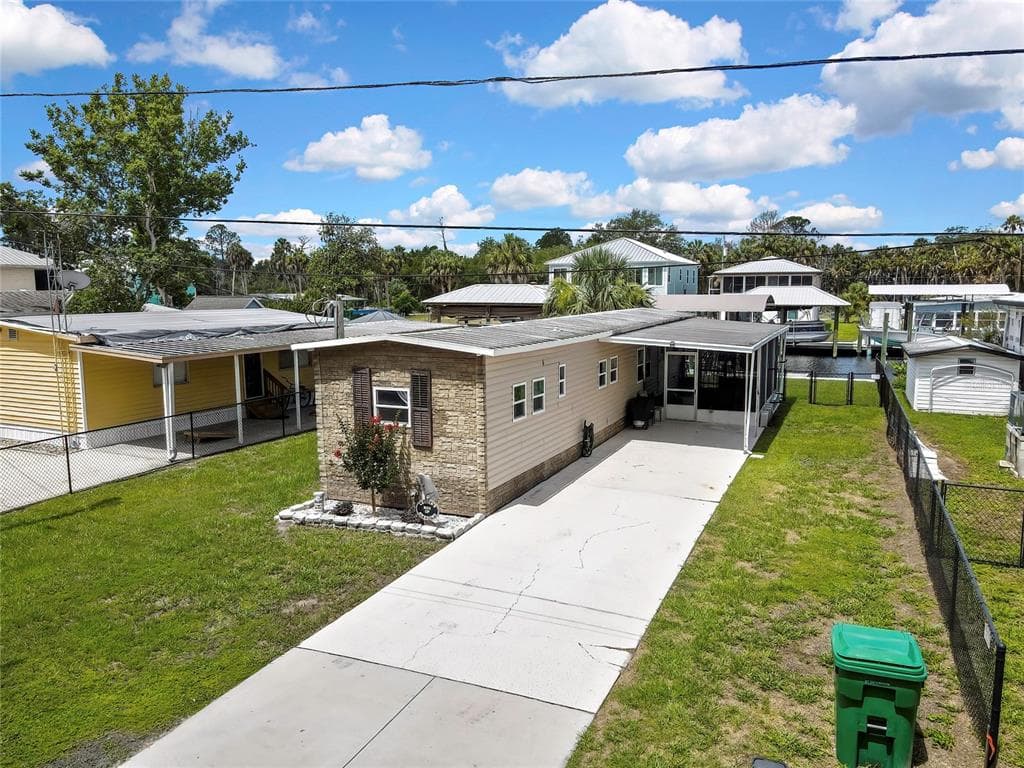 2630 N COMANCHE POINT photo 2
