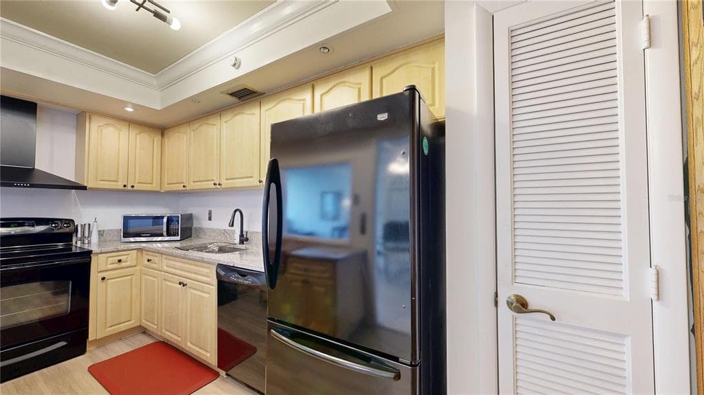 100 PIERCE STREET 601 photo 13