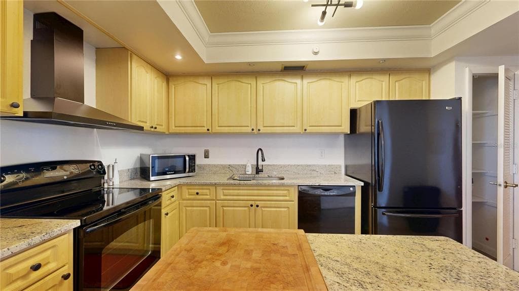 100 PIERCE STREET 601 photo 9