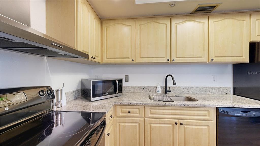 100 PIERCE STREET 601 photo 10