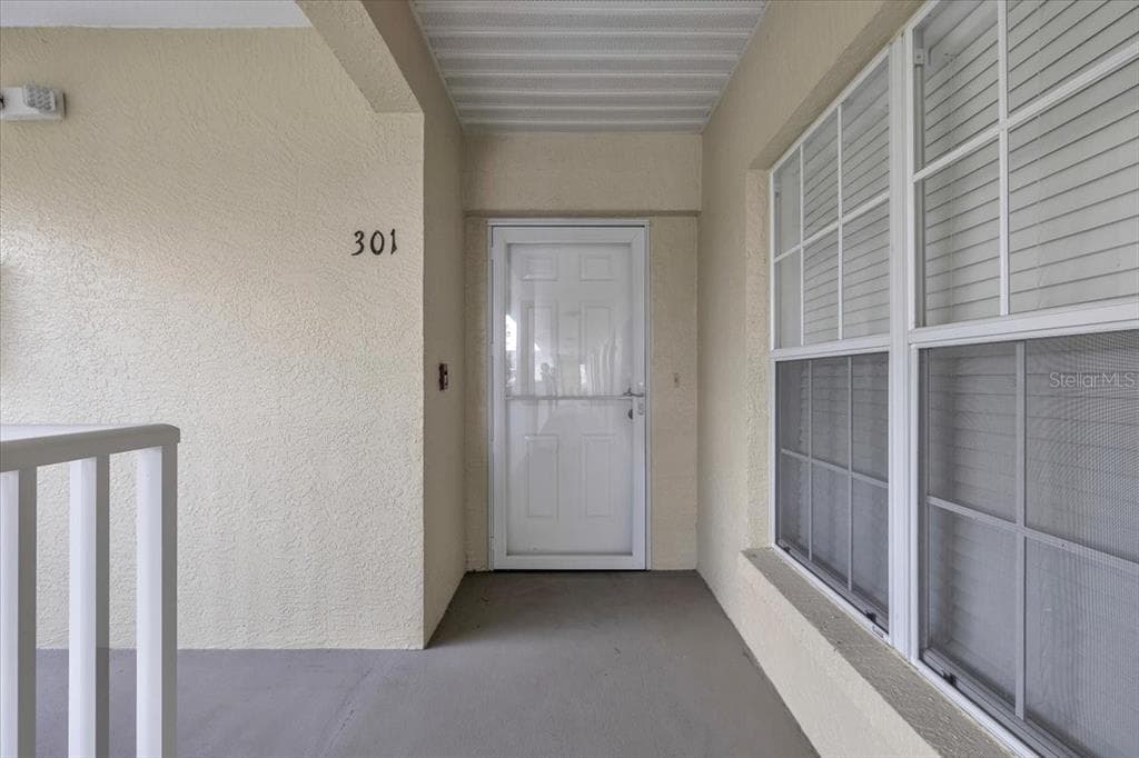 19335 WATER OAK DRIVE 301 photo 5