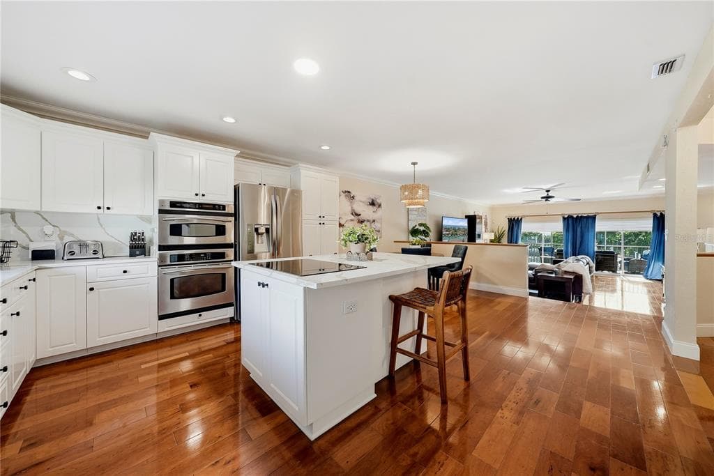 1109 PINELLAS BAYWAY S 103 photo 8