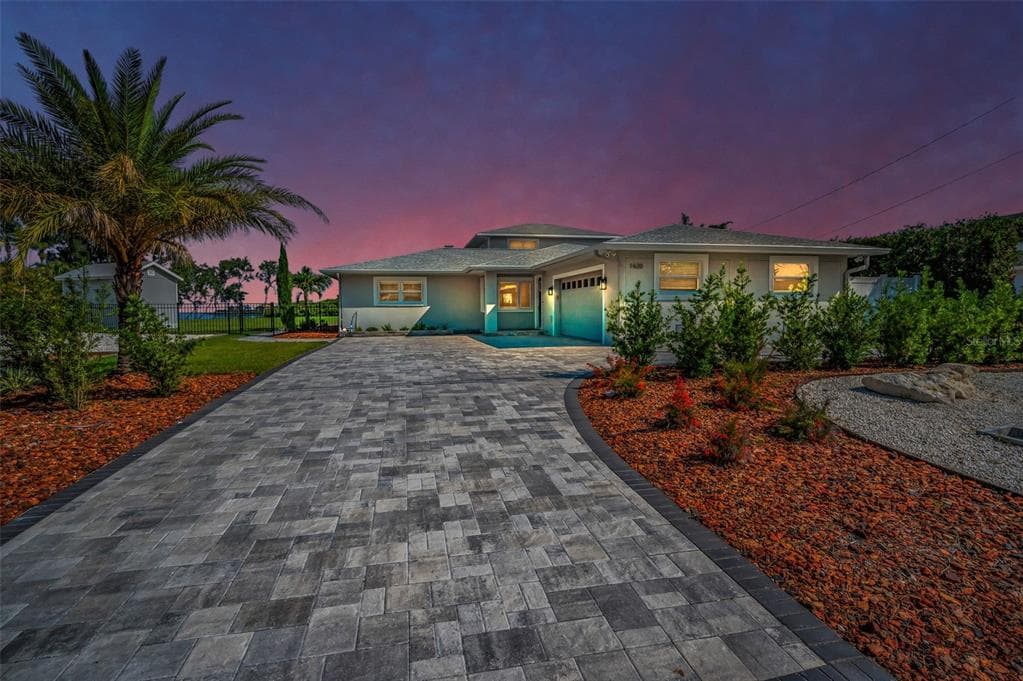 1620 SEA BREEZE DRIVE photo 2