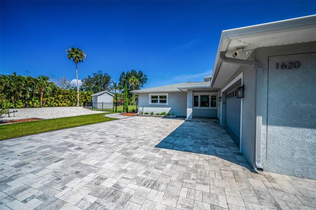 1620 SEA BREEZE DRIVE photo 12