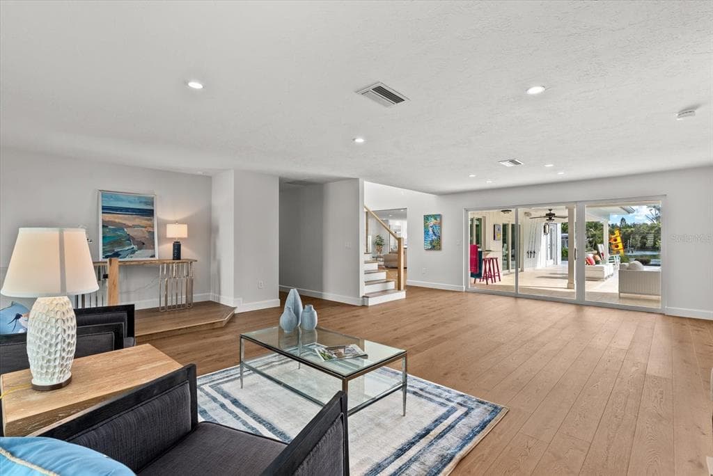 813 IDLEWILD WAY photo 22