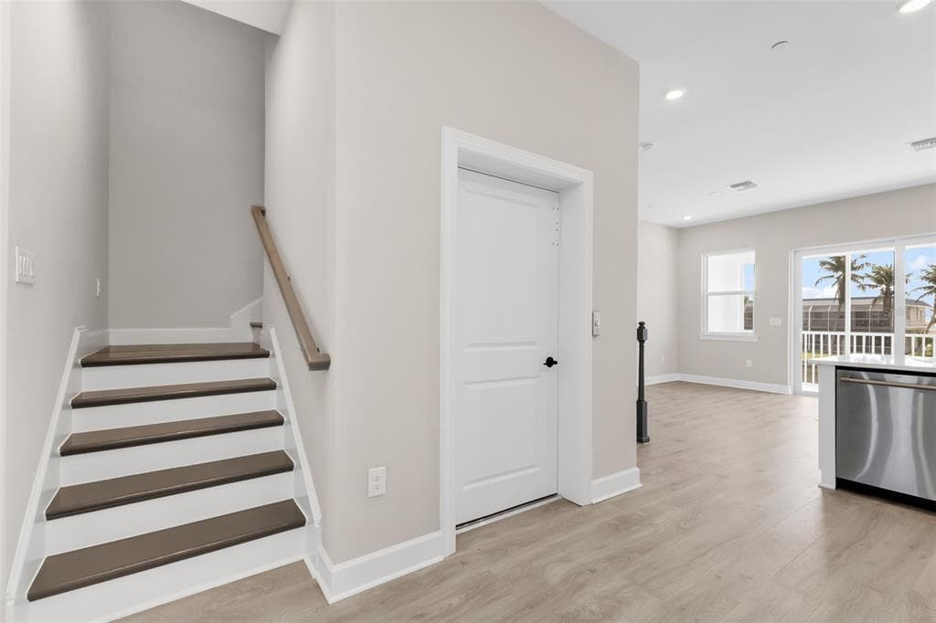 1617 SEAHAVEN DRIVE 504 photo 23