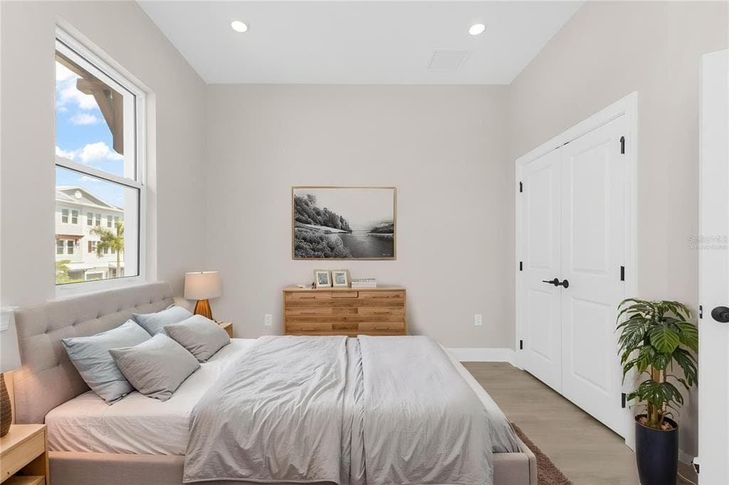 1617 SEAHAVEN DRIVE 504 photo 6