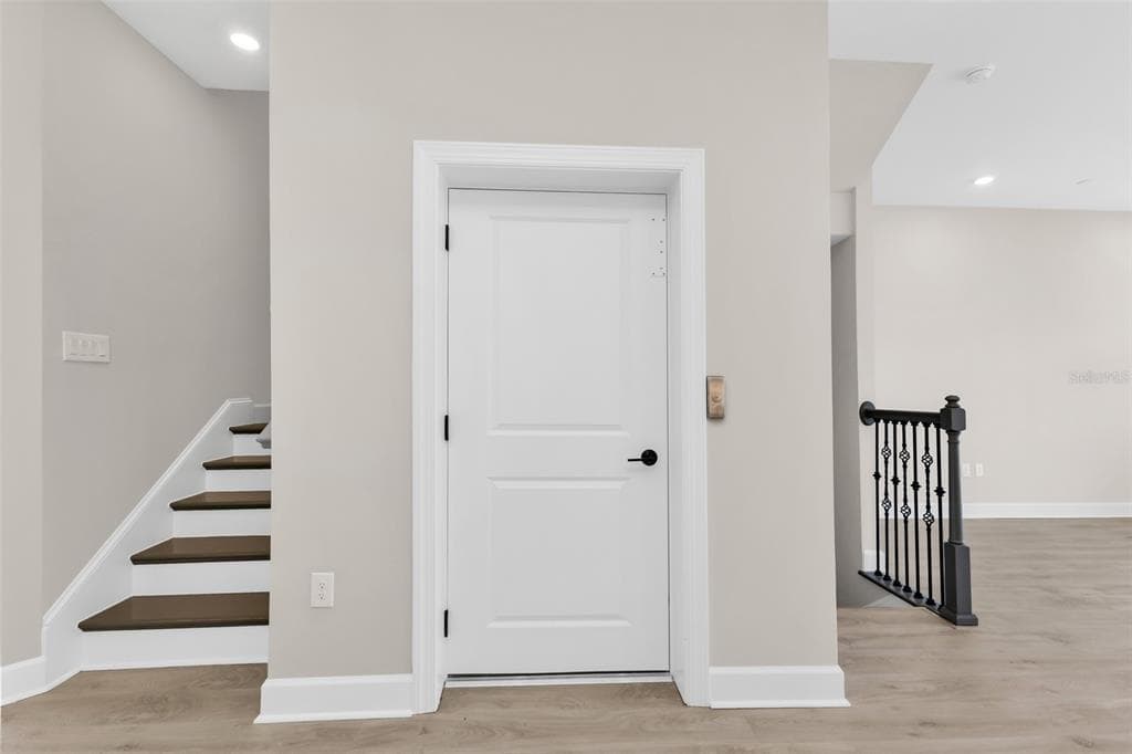 1617 SEAHAVEN DRIVE 504 photo 25