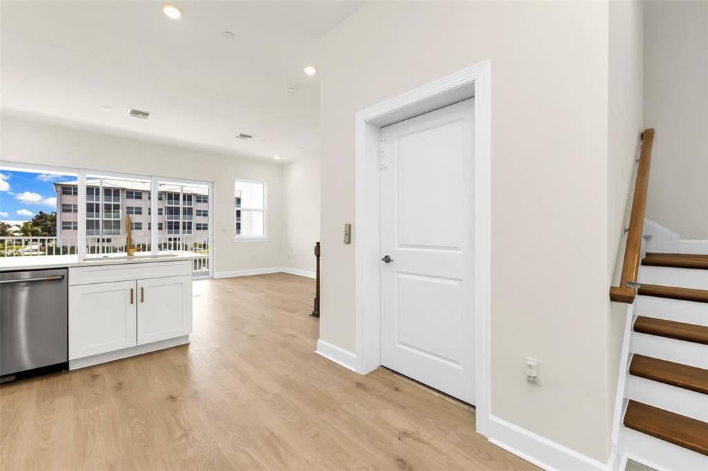 1617 SEAHAVEN DRIVE 505 photo 18