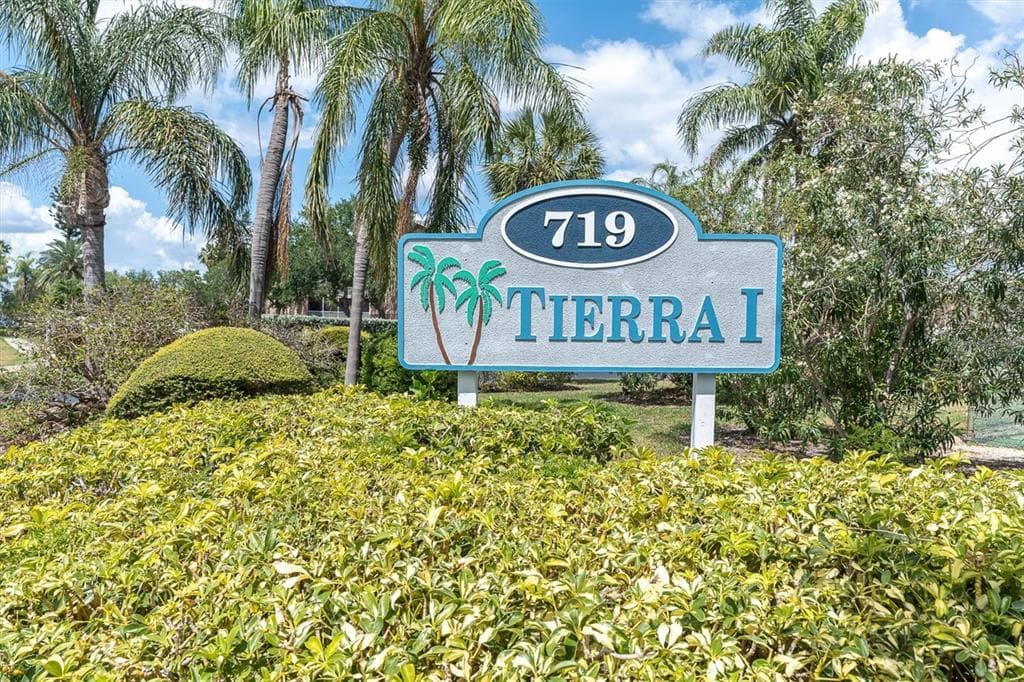 719 PINELLAS BAYWAY S 110 photo 3