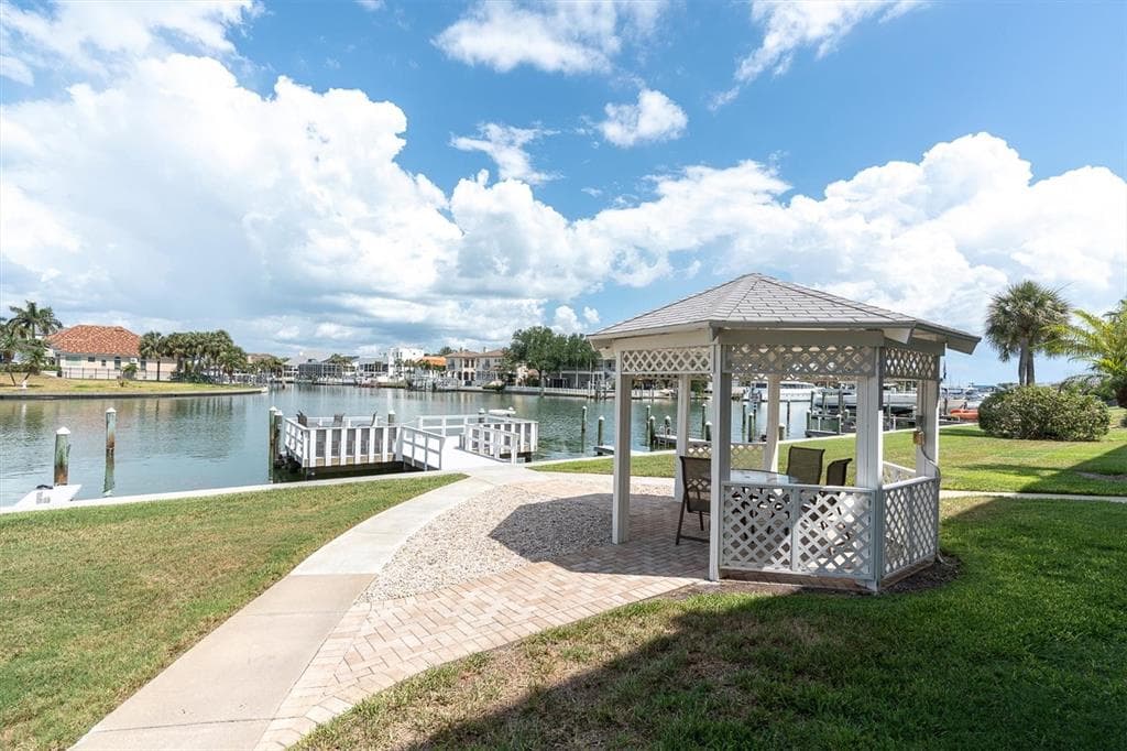 719 PINELLAS BAYWAY S 110 photo 1