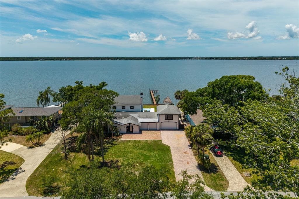 412 SHORE DRIVE E photo 2