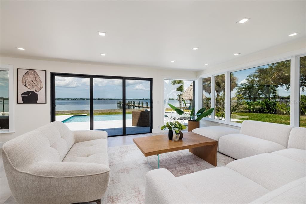 412 SHORE DRIVE E photo 13