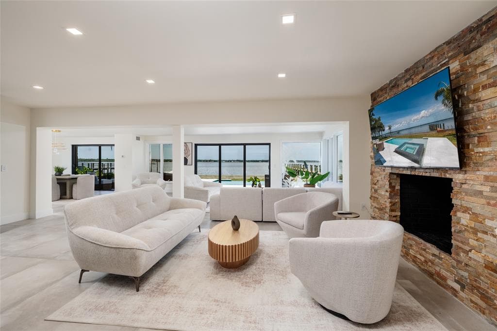 412 SHORE DRIVE E photo 12