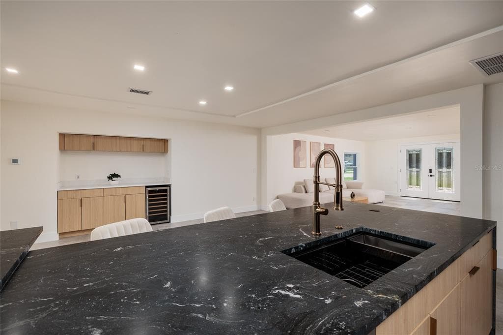412 SHORE DRIVE E photo 9
