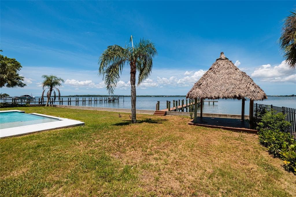 412 SHORE DRIVE E photo 24
