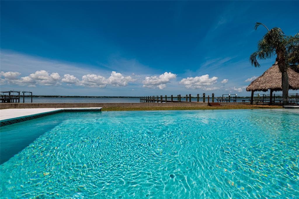 412 SHORE DRIVE E photo 19