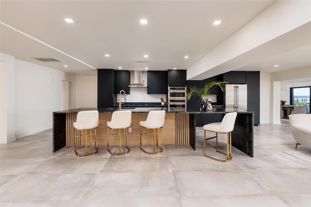 412 SHORE DRIVE E photo 8