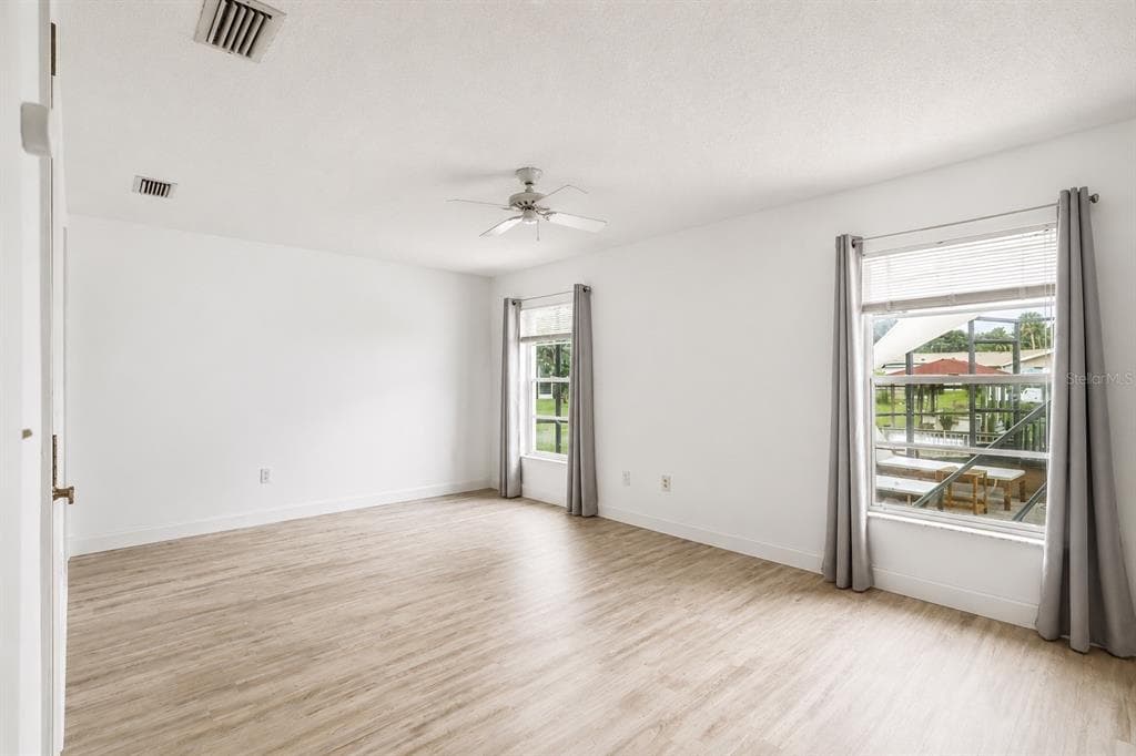 31 FLEMING COURT photo 21