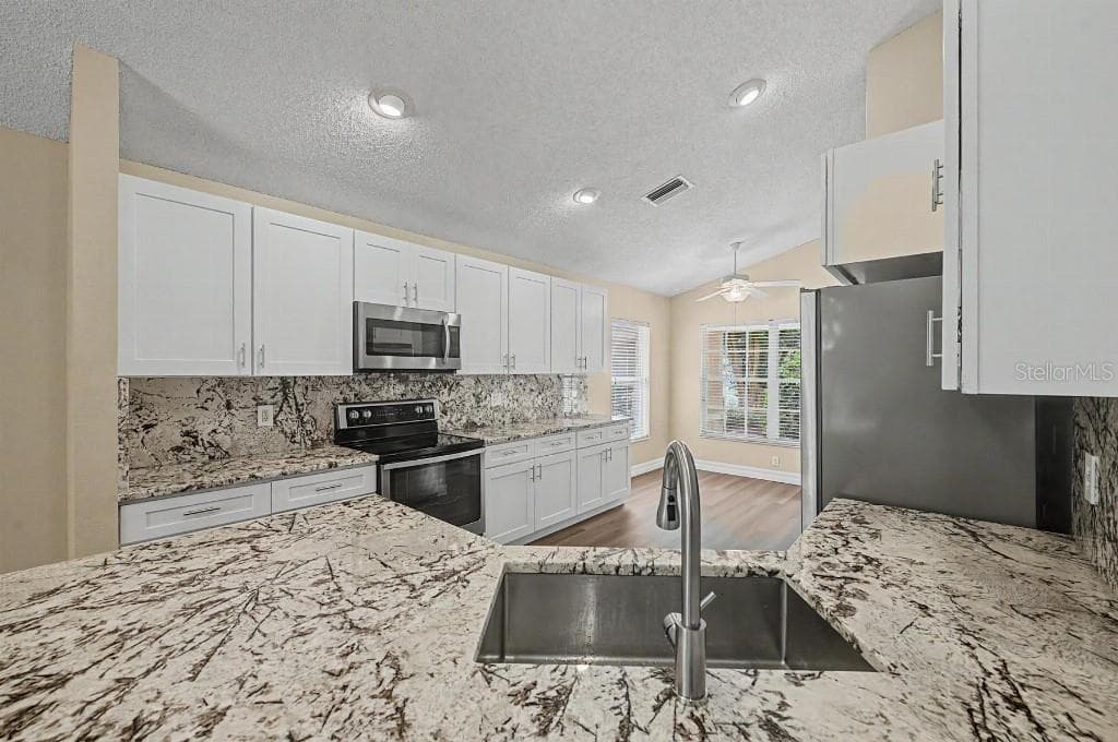 1812 ORCHARDGROVE AVENUE photo 14