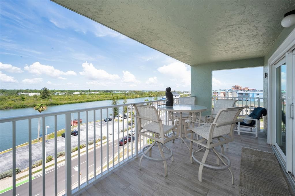 18610 GULF BOULEVARD 610 photo 18