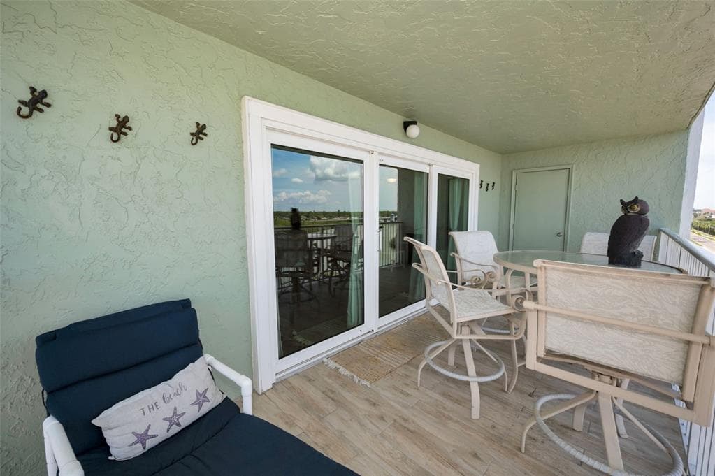 18610 GULF BOULEVARD 610 photo 21