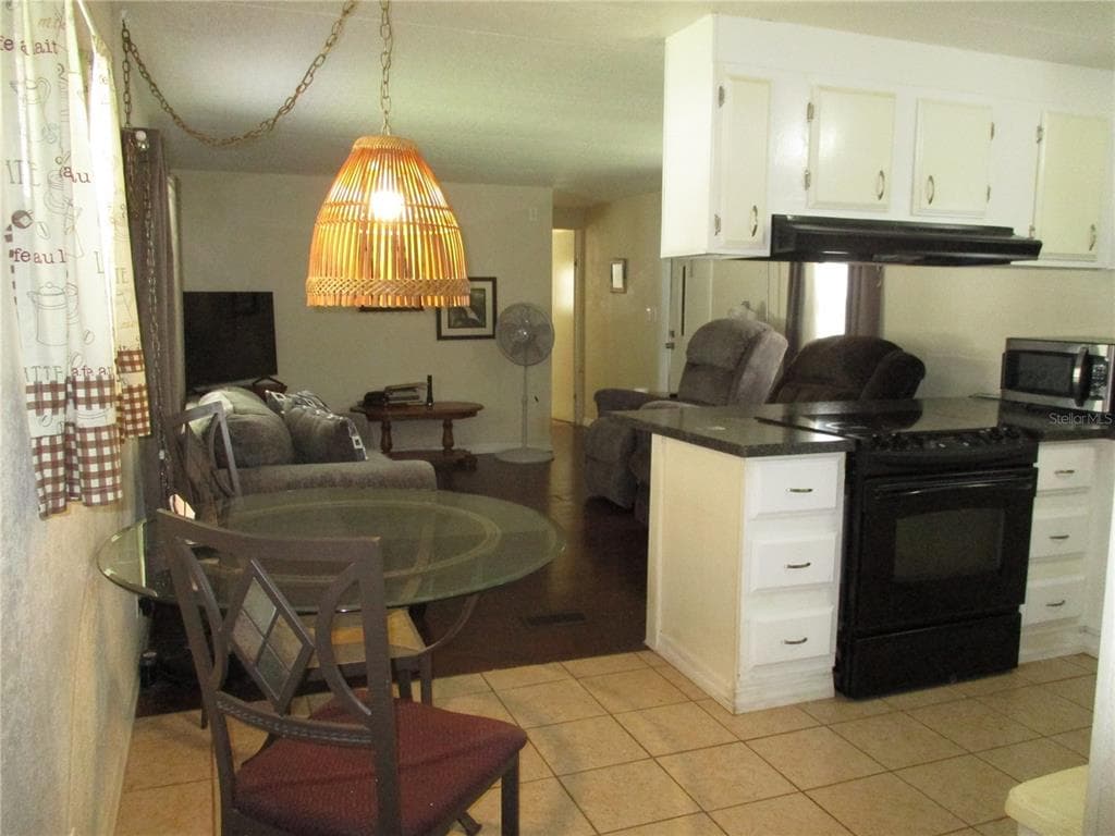 92 ROSALIE OAKS BOULEVARD 3