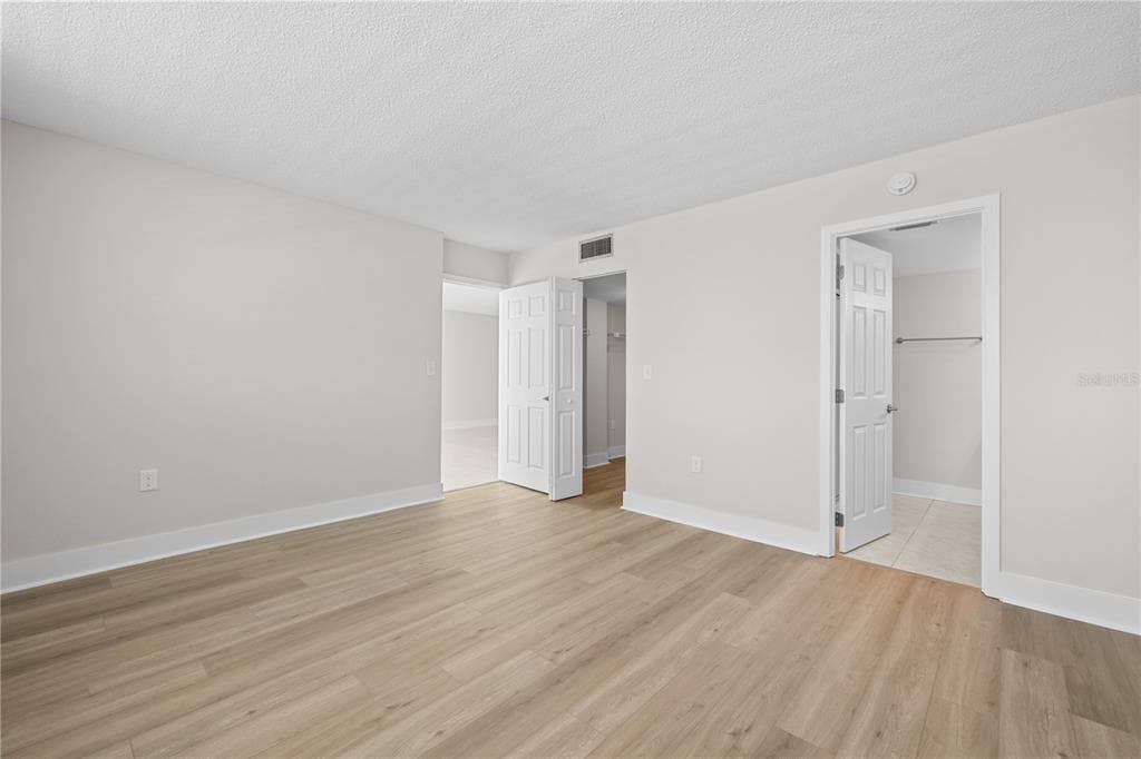 7425 BAY ISLAND DRIVE S 104 photo 23
