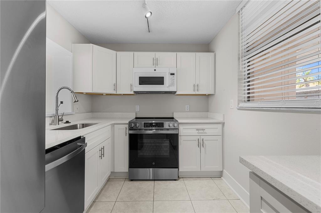 7425 BAY ISLAND DRIVE S 104 photo 13