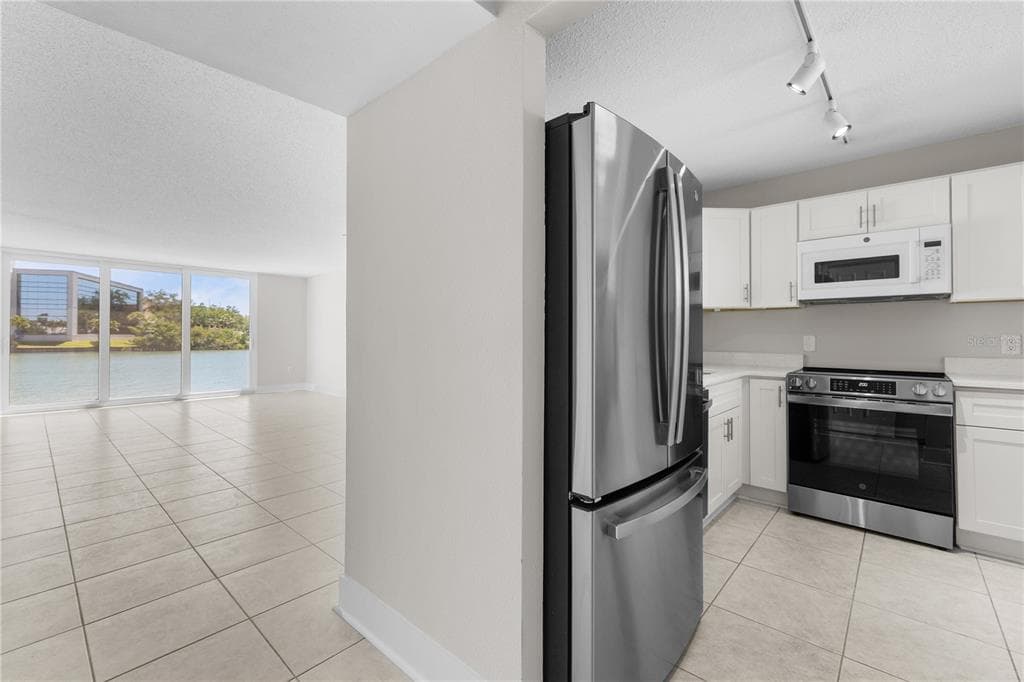 7425 BAY ISLAND DRIVE S 104 photo 16