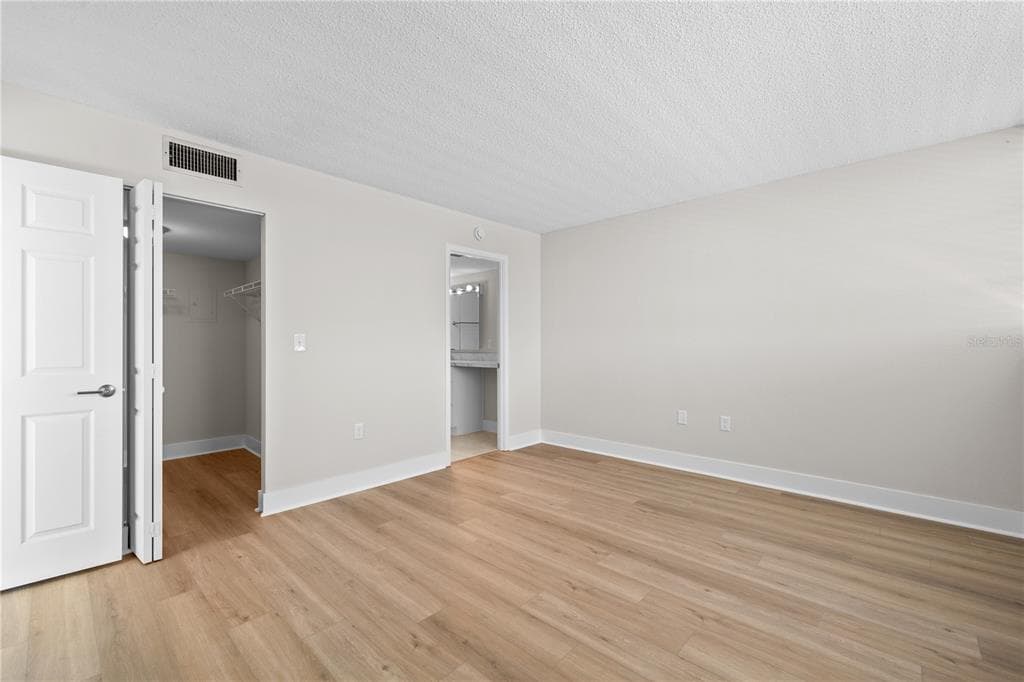 7425 BAY ISLAND DRIVE S 104 photo 22