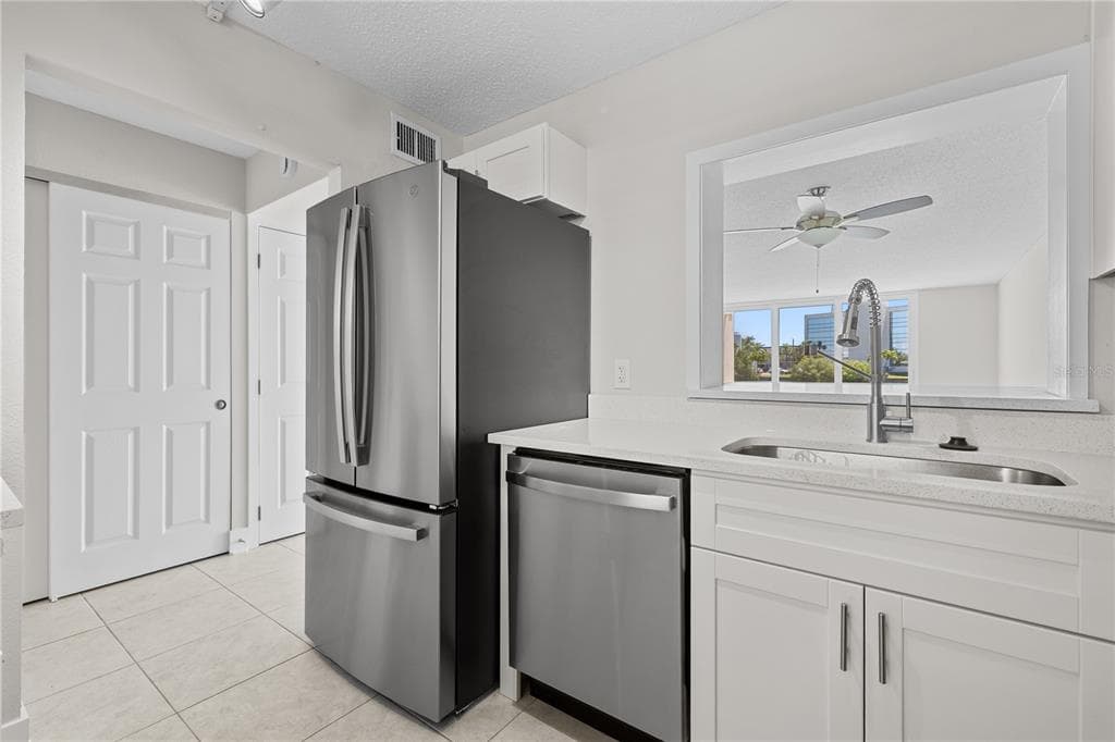 7425 BAY ISLAND DRIVE S 104 photo 14