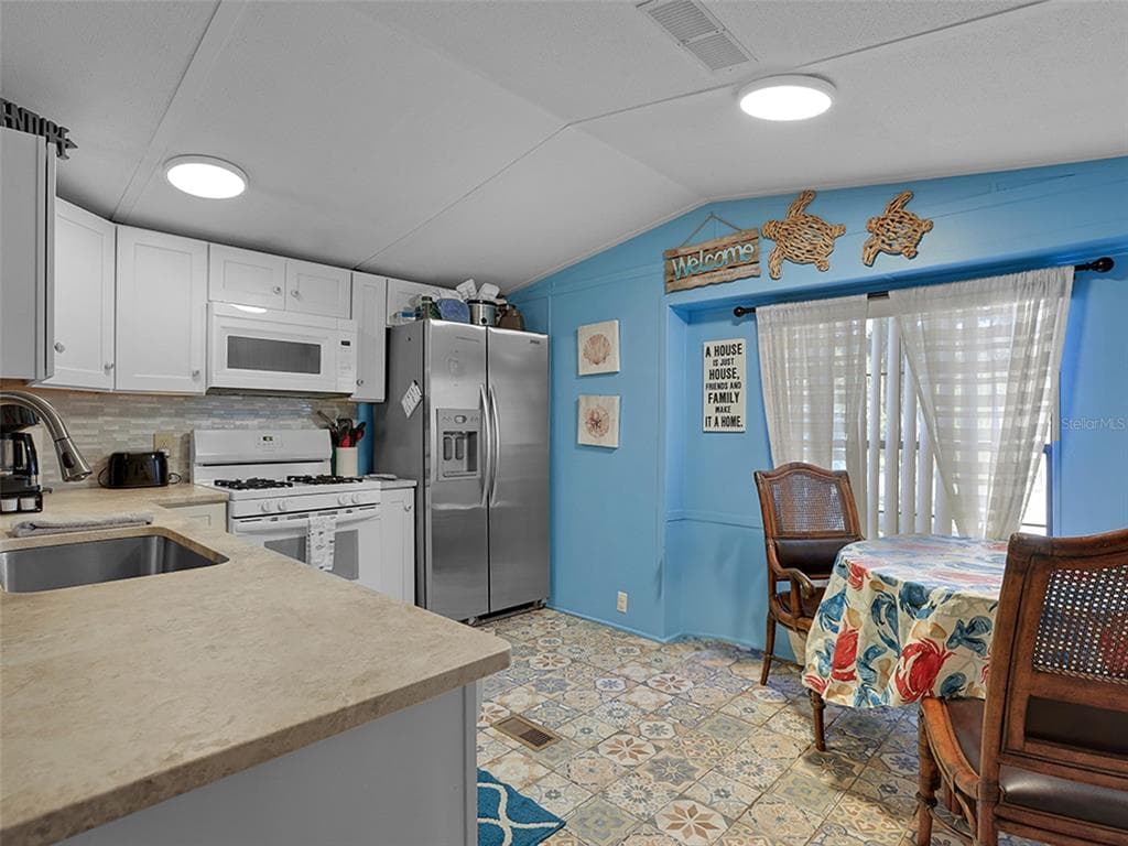 112 8TH STREET NE photo 20
