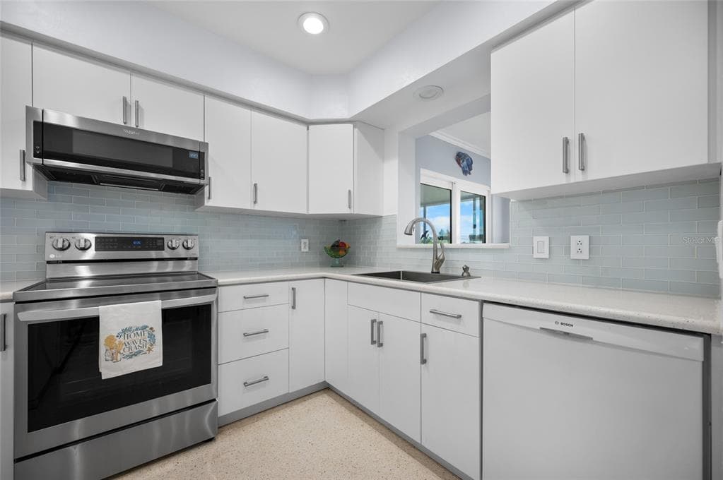 524 S NEPONSIT DRIVE photo 20