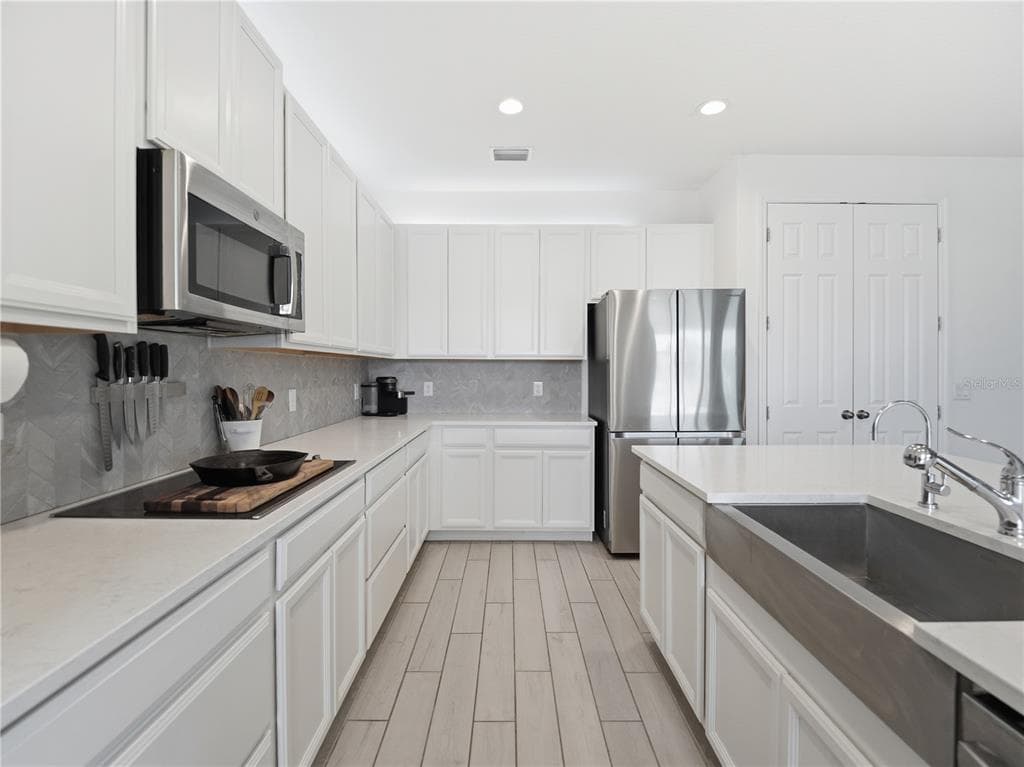 5040 BESSIE COURT photo 11
