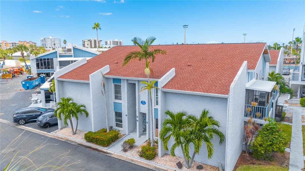 230 MEDALLION BOULEVARD E photo 2