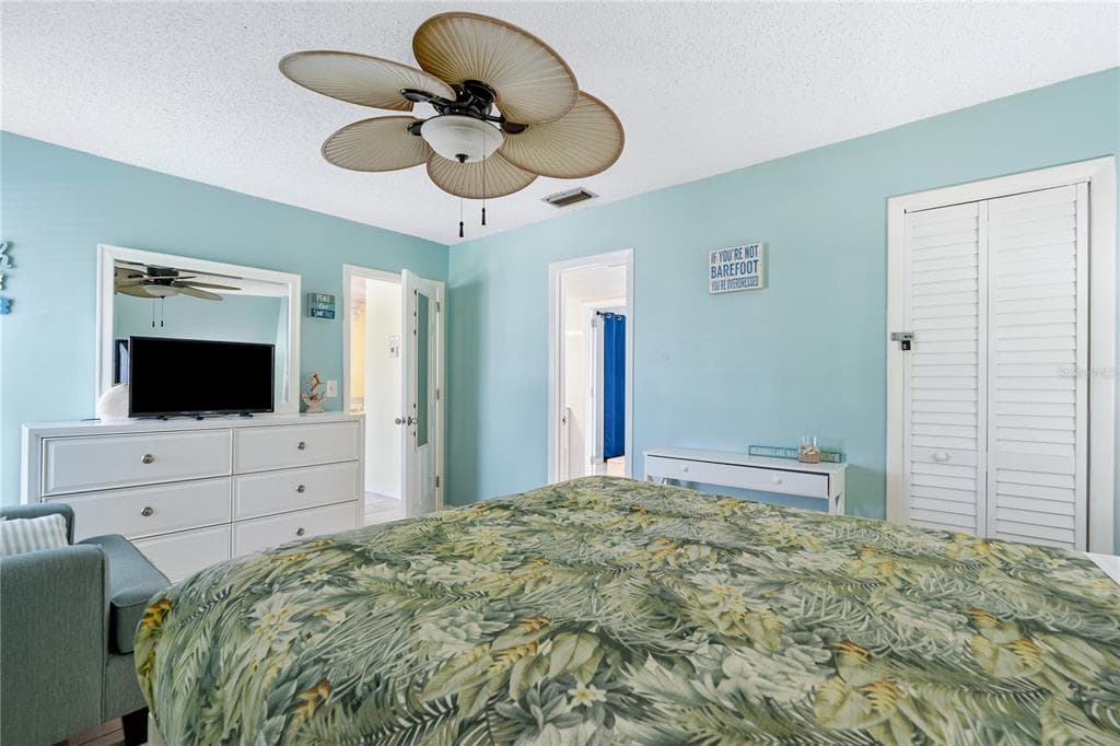 230 MEDALLION BOULEVARD E photo 13