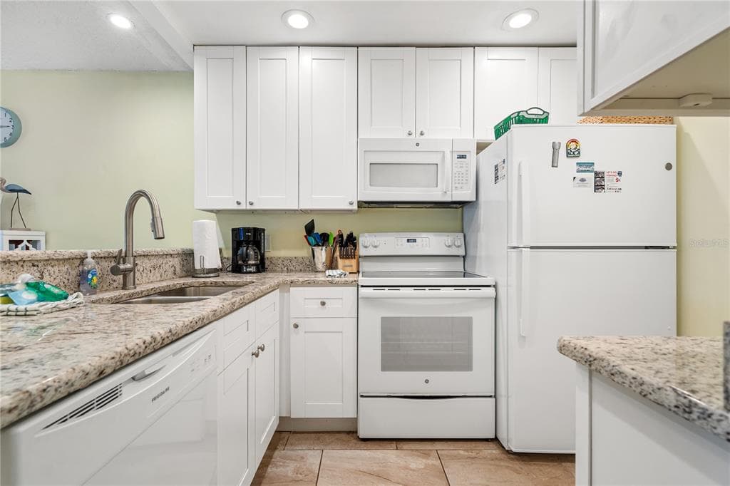 230 MEDALLION BOULEVARD E photo 9