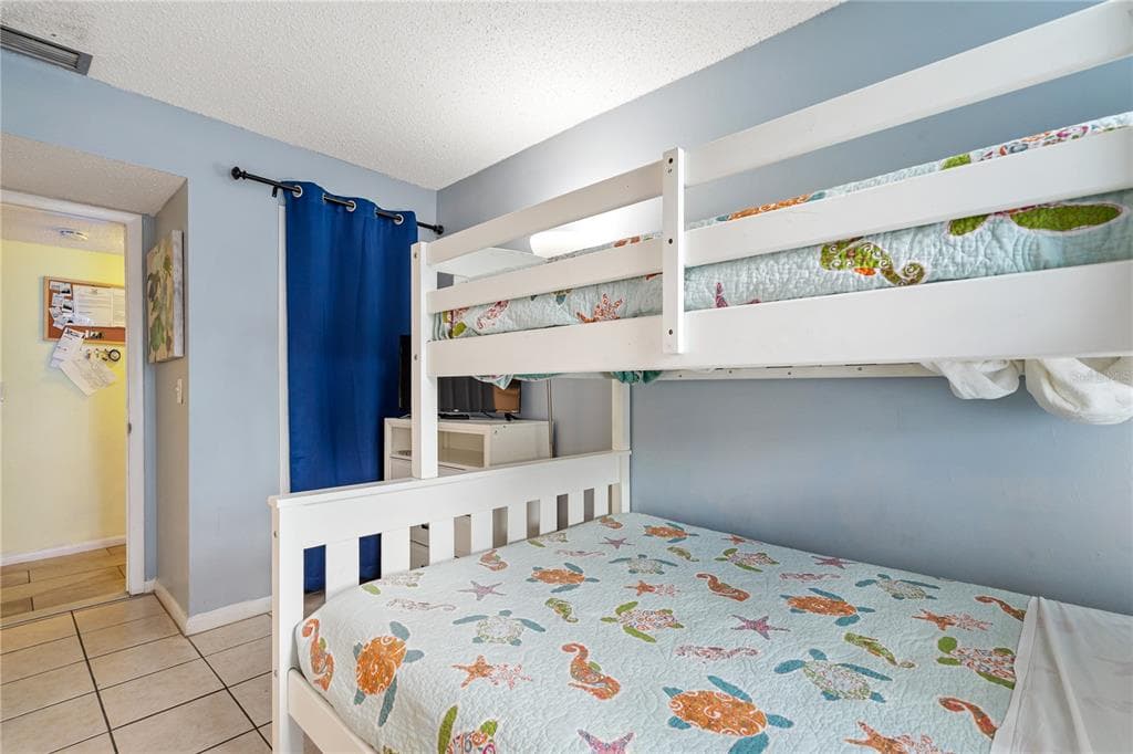 230 MEDALLION BOULEVARD E photo 18