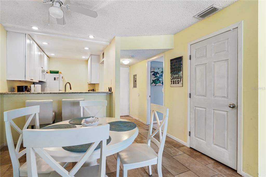 230 MEDALLION BOULEVARD E photo 8