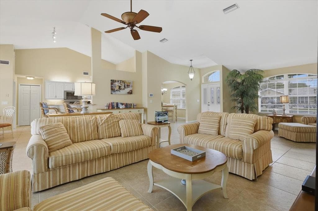 36 CLOVERDALE COURT N photo 13