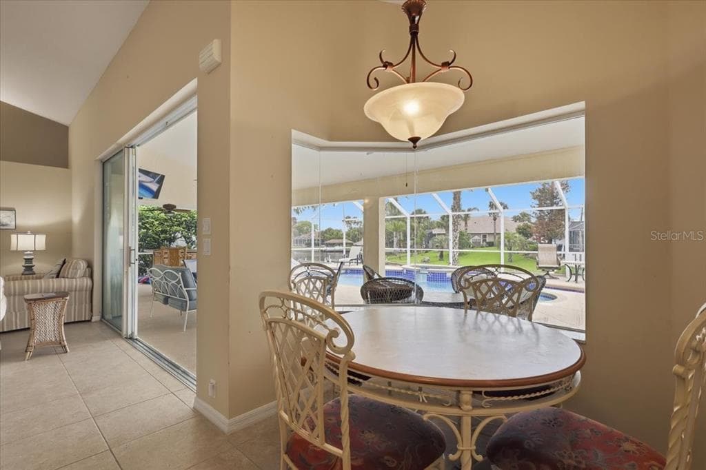 36 CLOVERDALE COURT N photo 10