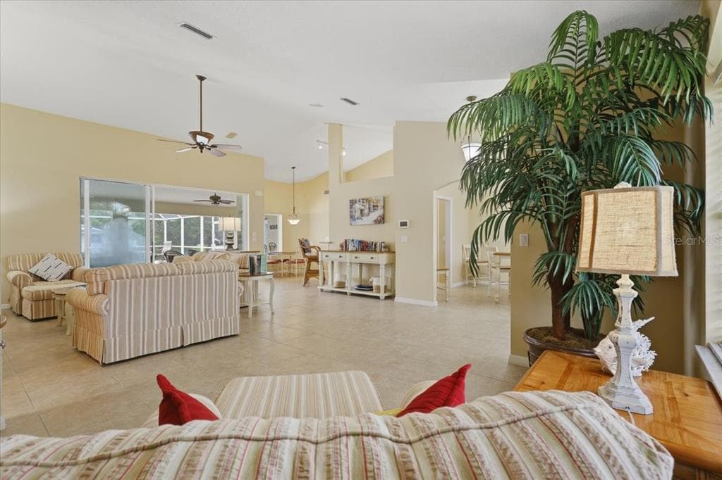 36 CLOVERDALE COURT N photo 15