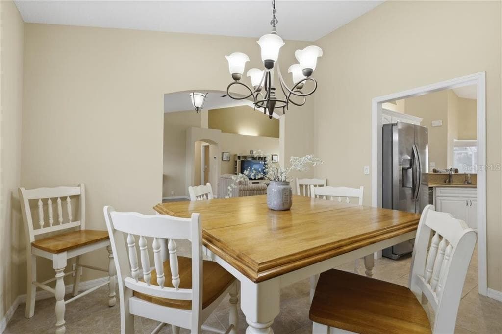 36 CLOVERDALE COURT N photo 11
