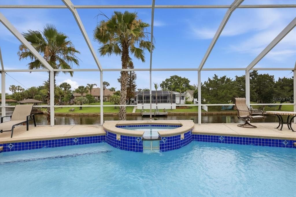 36 CLOVERDALE COURT N photo 4