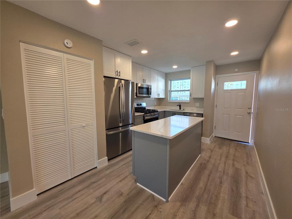 6025 SHORE BOULEVARD S 105 photo 3