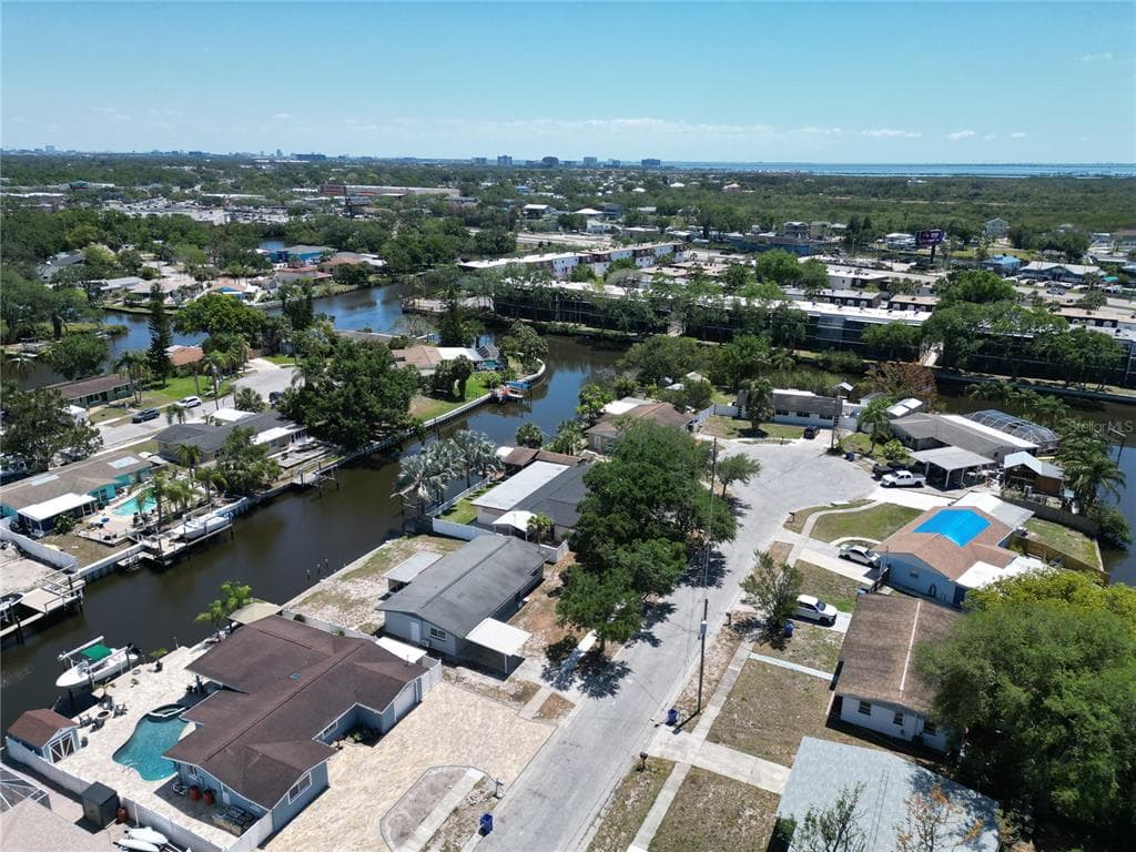 5812 LIVERPOOL DRIVE photo 20